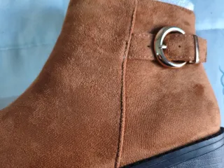 Botines de mujer de ante marrones