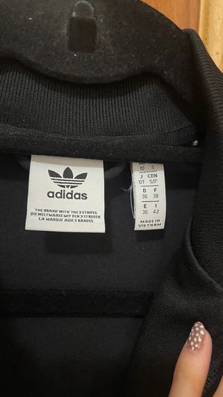 Chaqueta Adidas Negra con Rayas Blancas