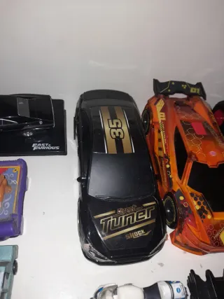 Lote de Motas e Carros Brinquedos