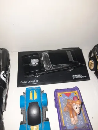 Lote de Motas e Carros Brinquedos