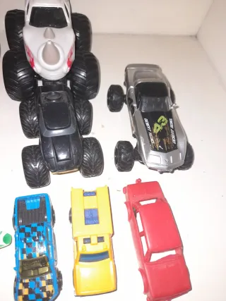 Lote de Motas e Carros Brinquedos