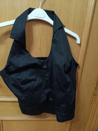 Chaleco Surk cuello halter negro talla M