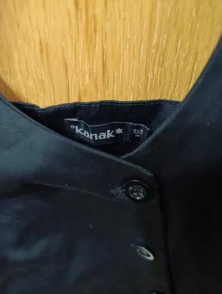 Chaleco Surk cuello halter negro talla M