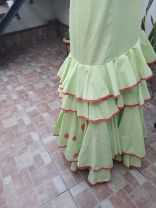 Vestido de flamenca verde con volantes