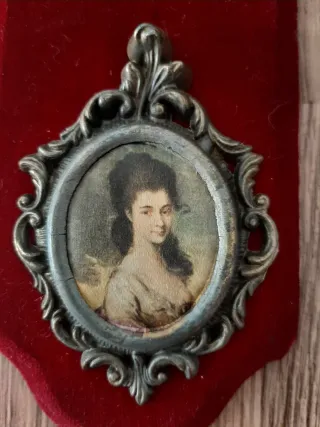 Medaglione decorativo da parete, legno e velluto