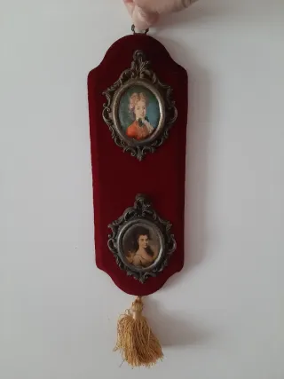 Medaglione decorativo da parete, legno e velluto