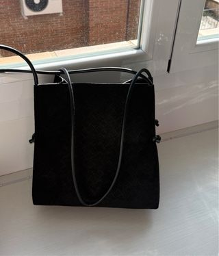 Bolso negro de ante con asas