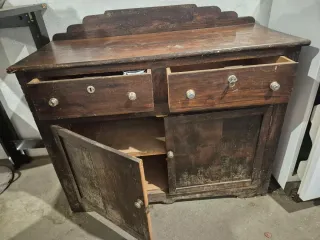 Cómoda antigua de madera