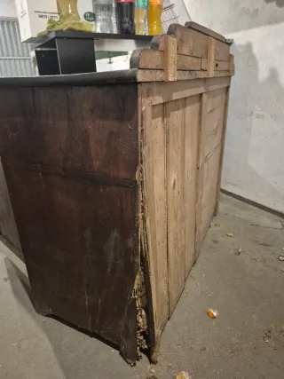 Cómoda antigua de madera