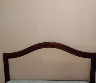 Cabecero de caoba curvo
