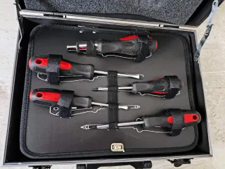 Maletín de herramientas con accesorios