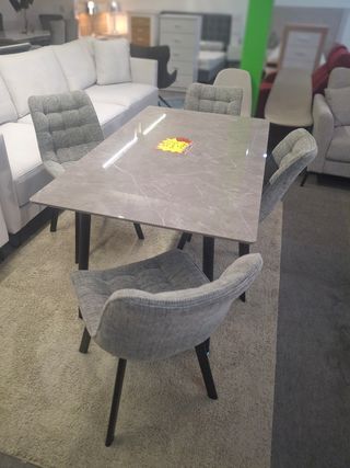Mesa y 4 Sillas Comedor