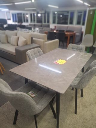 Mesa y 4 Sillas Comedor