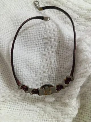Collana cuoio marrone con ciondolo dorato