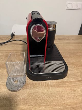 Cafetera Nespresso Krups Roja
