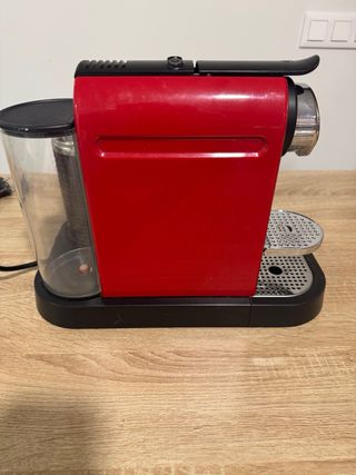 Cafetera Nespresso Krups Roja