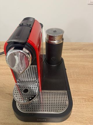 Cafetera Nespresso Krups Roja