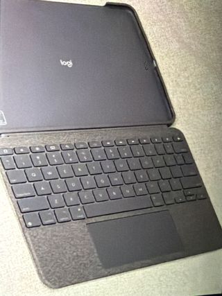 Logitech Combo Touch iPad 11