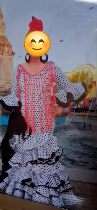 Traje de flamenca blanco con lunares