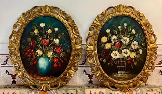 Pareja de cuadros en óleo con marcos tallados.