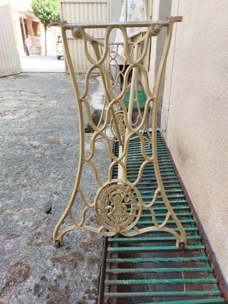 Mesa con base Máquina Coser Singer