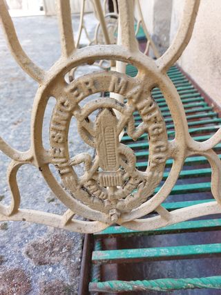 Mesa con base Máquina Coser Singer