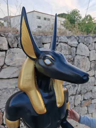 Escultura de Anubis en tamaño real bajo pedido