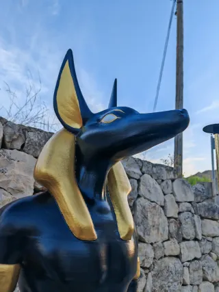 Escultura de Anubis en tamaño real bajo pedido