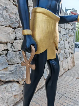Escultura de Anubis en tamaño real bajo pedido