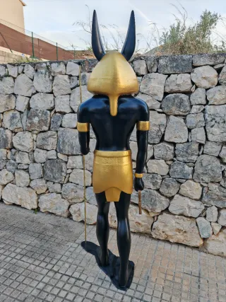 Escultura de Anubis en tamaño real bajo pedido