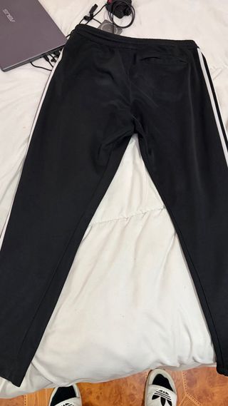 Pantalón chándal Adidas negro con rayas