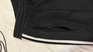 Pantalón chándal Adidas negro con rayas