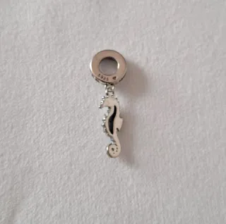 Charm Caballito de Mar con Circonitas