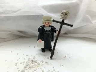 Playmobil monja con cruz