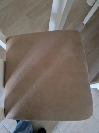 Mesa de salón con 4 sillas