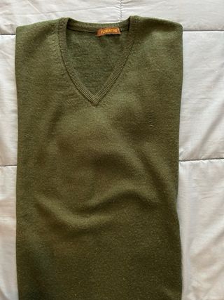 Jersey de cuello pico.