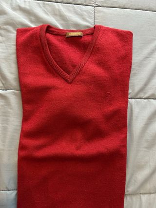 Jersey de cuello pico.