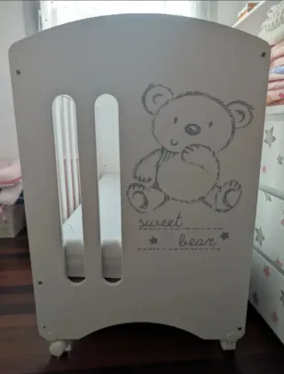 Cuna infantil blanca