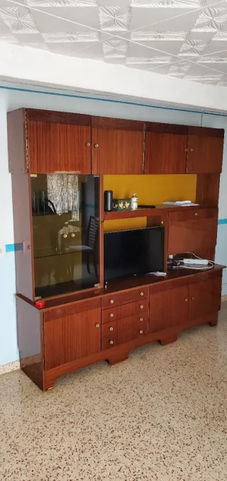 Mueble de salón madera oscura