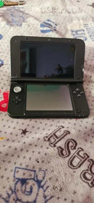 Nintendo 3DS Xl Azul y Negra ( Muy bien cuidada)