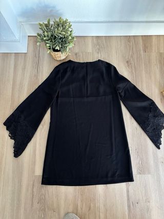 Vestido negro Zara manga acampanada encaje