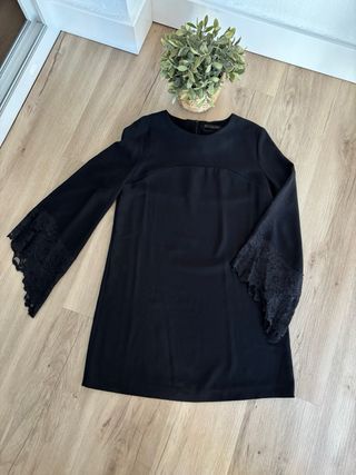Vestido negro Zara manga acampanada encaje