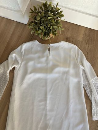 Vestido Zara blanco manga acampanada