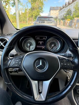 MERCEDES B 180 AUTOMATICO PACK AMG TECHO 109 CV