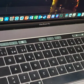 MacBook Pro 15 2017 i7 256GB Radeon Pro 560