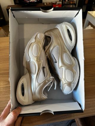 Nike Air Max Muse Oro y Blanco