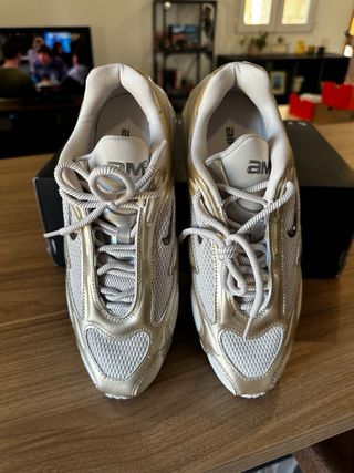 Nike Air Max Muse Oro y Blanco