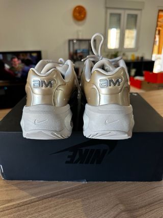 Nike Air Max Muse Oro y Blanco