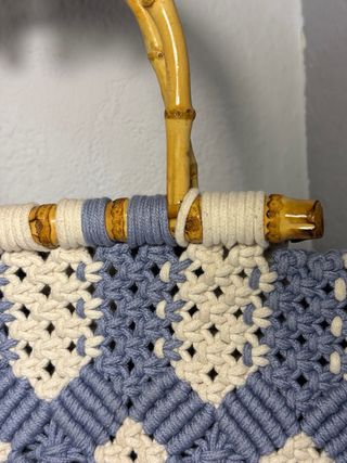 Bolso Macramé Beige y Azul con Asas Bambú