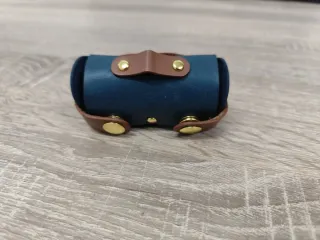 Porta bolsas para perro de cuero